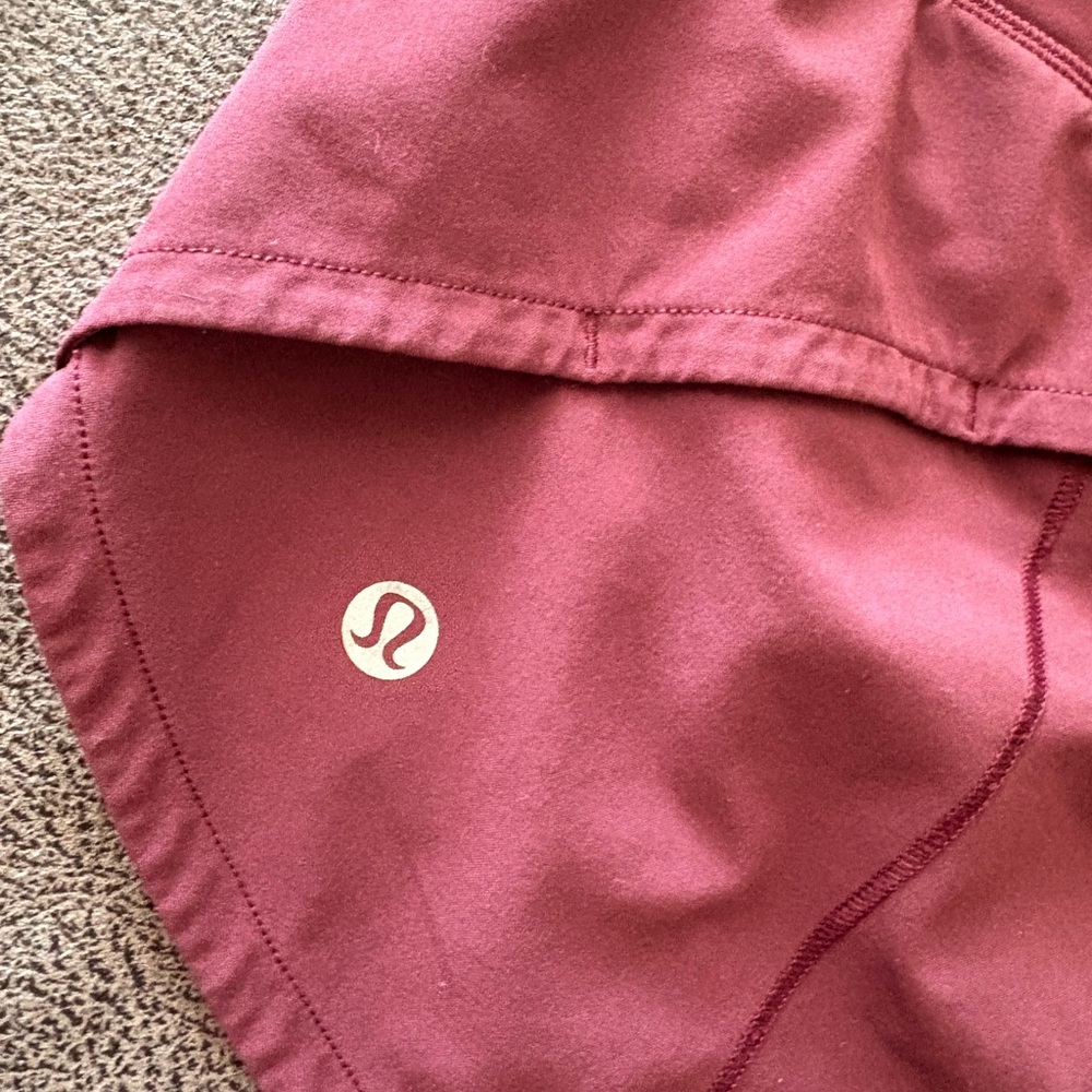 Lululemon Athletica low-Rise Speed Up Shorts 2.5” Burgandy size 8 - Picture 3 of 4